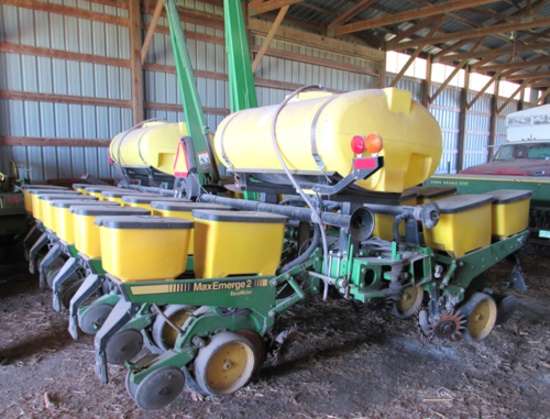 JD 7200 planter, 12 x 30” row w/ liquid nitro & JD 200 monitor