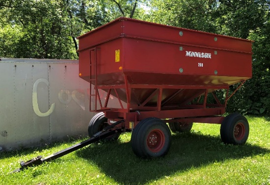 Minnesota 260 gravity wagon on 10-ton gear