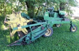 JD 800 self-propelled swather w/  conditioner