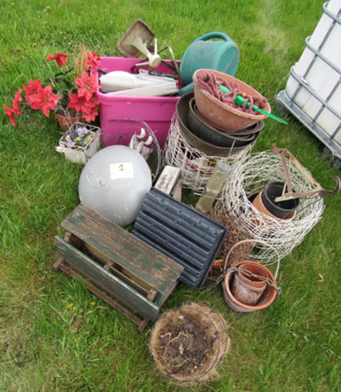 Pile of garden décor & baskets