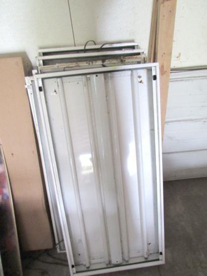 Commercial lighting fixtures