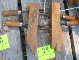 lot of 2 wooden clamps