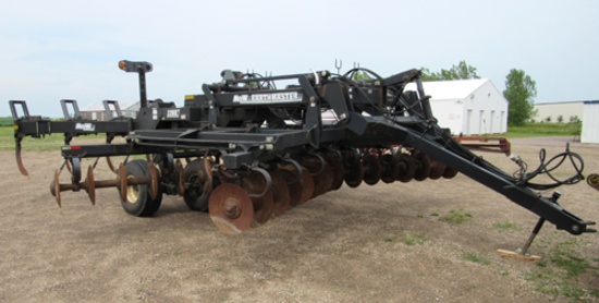 M&W Earthmaster 2200 disk