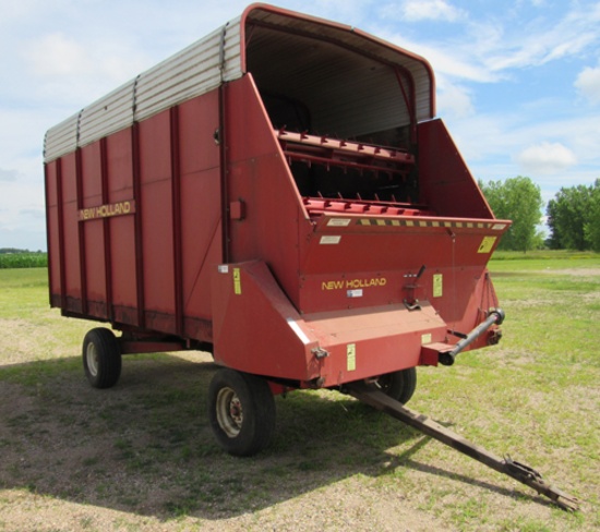 NH silage wagon