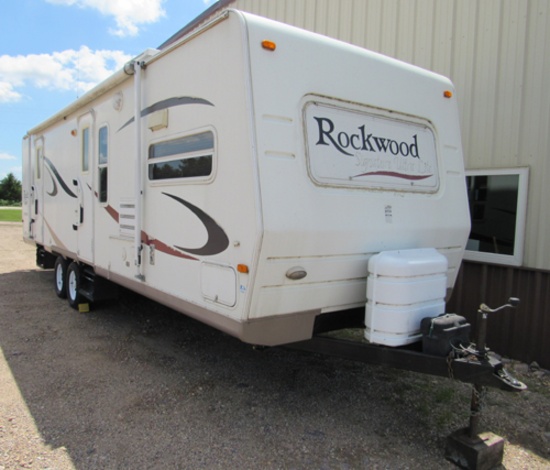 2007 Rockwood camper with slide out