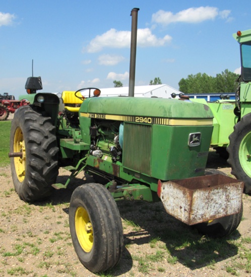 JD 2940 tractor