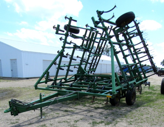 JD 960 cultivator