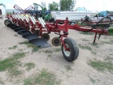 IH 710 7-bottom plow