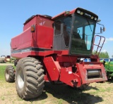 Case IH 1660 combine