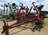 IH 4600 field cultivator, 27 1/2'