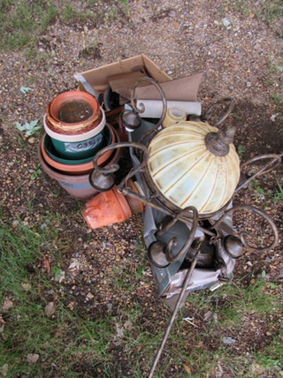 lot of 2 light fixtures and flower pots