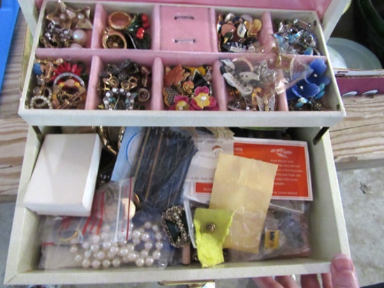 jewelry box w. jewelry inside