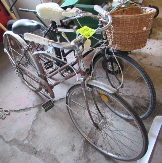 lot of 2 bicycles