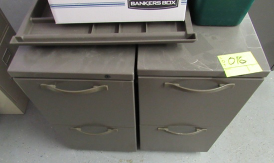 lot of 2 2-drawer file cabinets
