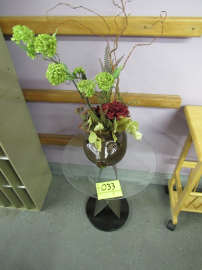 end table & pig vase