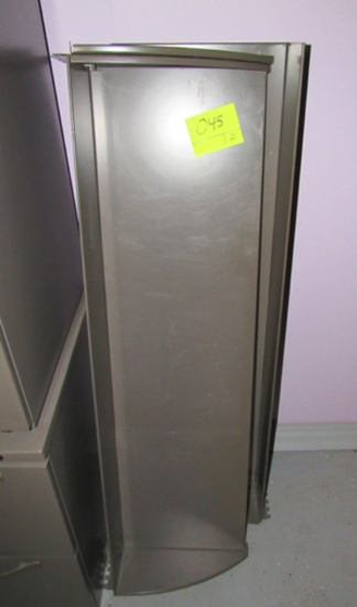 metal shelves, 4'