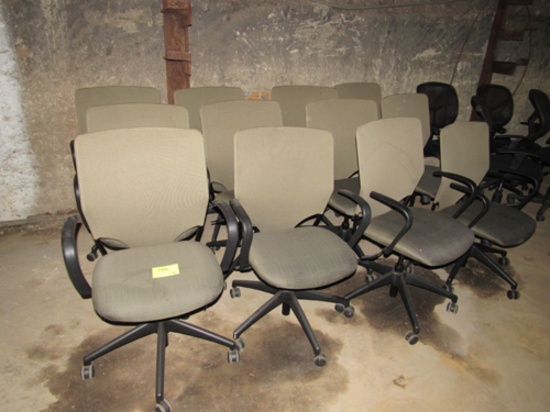 lot of 12 office chairs