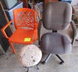 lot of 2 chairs