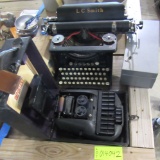 stenographer device and typewriter
