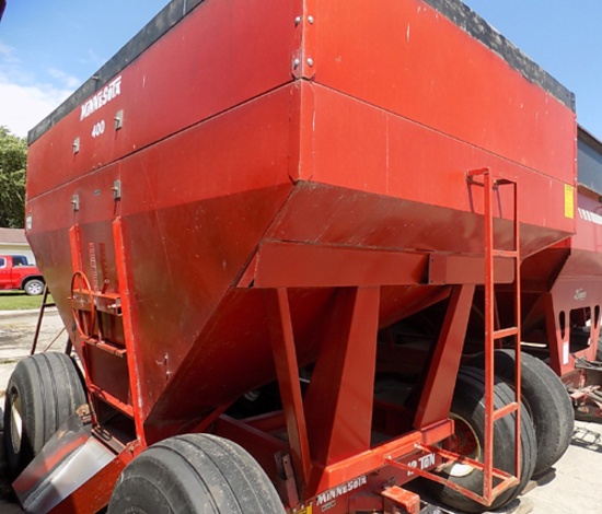 MN 400 bu gravity wagon on 12-ton gear