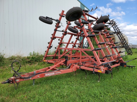 Hiniker 4500 field cultivator, 35’