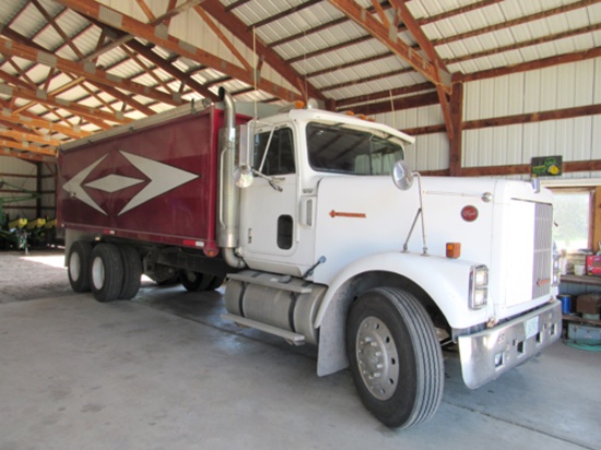 1987 International 9370 grain truck