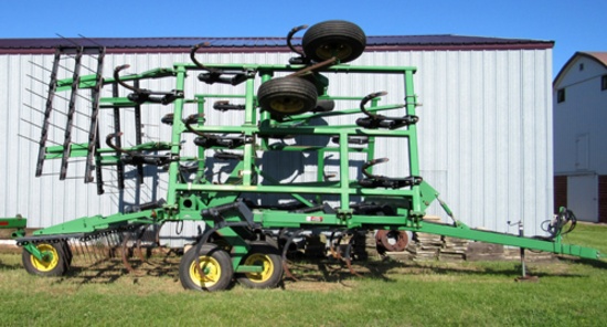 JD 680 27’ chisel plow