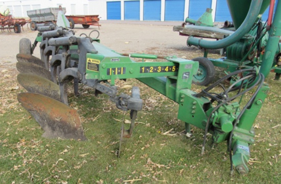 JD 2800 4-bottom plow