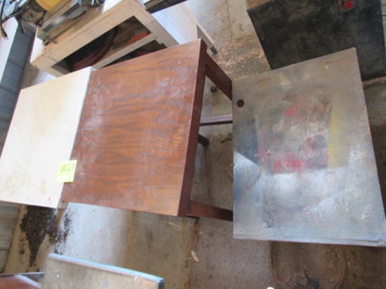 lot of 3 end tables