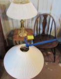 chair, 2 lamps, end table