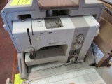 Bernina 931 sewing machine w/ case