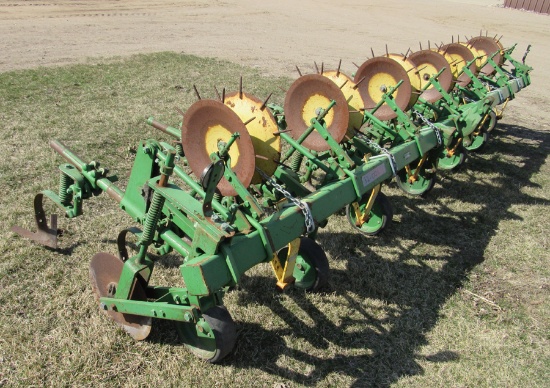 JD row crop cultivator