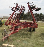 IH 4800 32' field cultivator