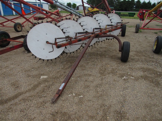 Farmhand 5-wheel rake