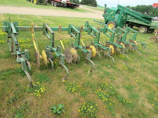 John Deere 825 Cultivator