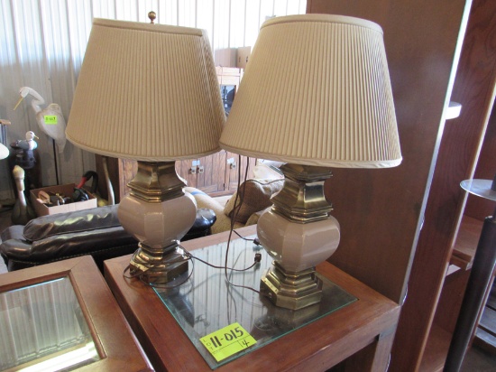 2 End Tables, 2 Lamps