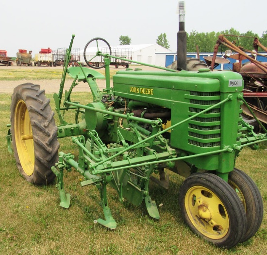 JD H tractor w/cultivator