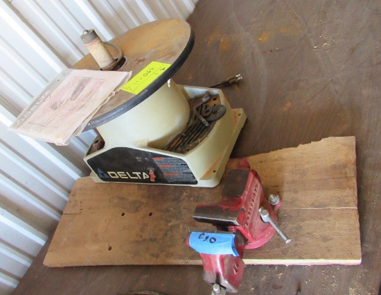 Delta oscillating spindle sander, vise