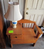 36r26r20in bench w- attached end table and lamp