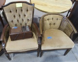 2 matching chairs, radio