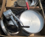 cook wear, pie tins