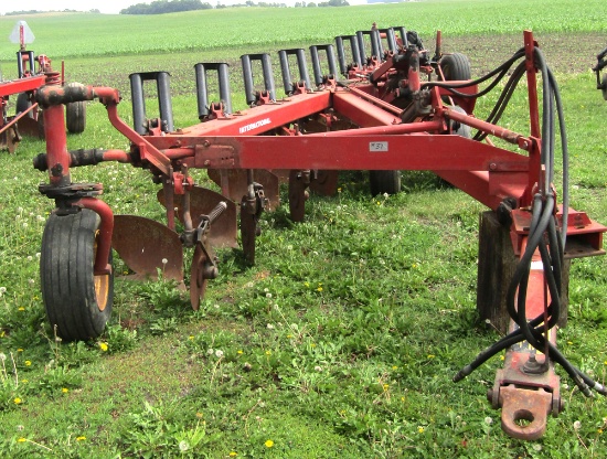 Case IH 800 plow