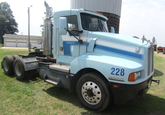 1999 Kenworth semi