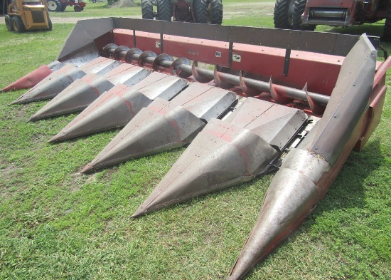 Case IH 1064 corn head, 6 row wide