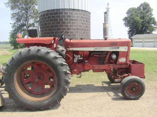 IH Farmall 656 tractor, gas