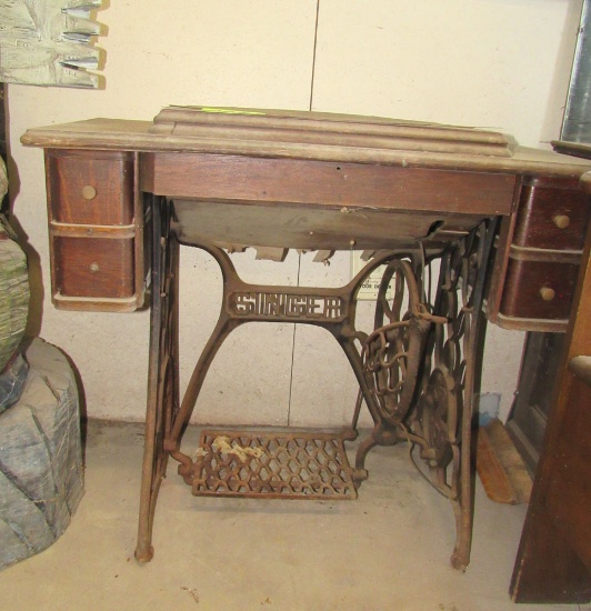 sewing machine, stand Online Auctions Proxibid