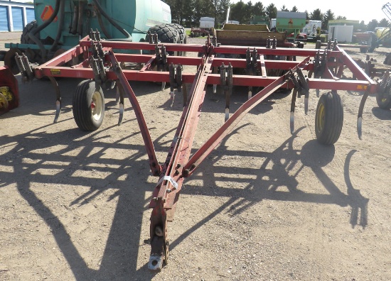 IH 5500 chisel plow 14ft wide