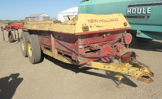 New Holland 680 tandem axel manure spreader