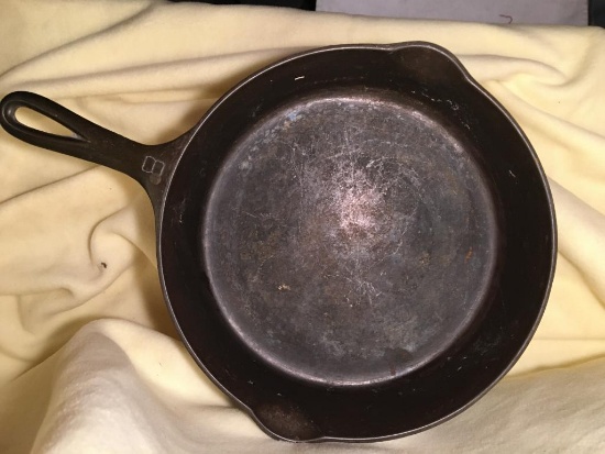 Vintage Griswold Cast Iron Skillet #8
