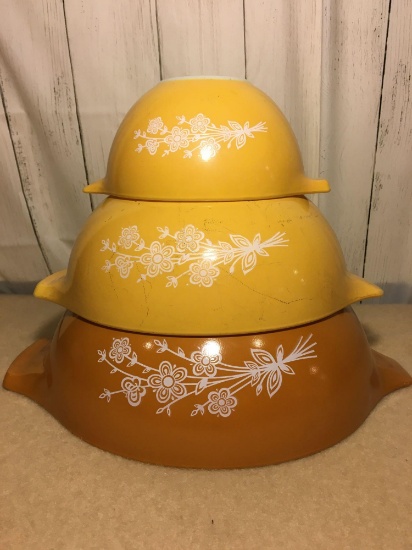 Pyrex Cinderella Handle Mixing Bowls in Butterfly Gold